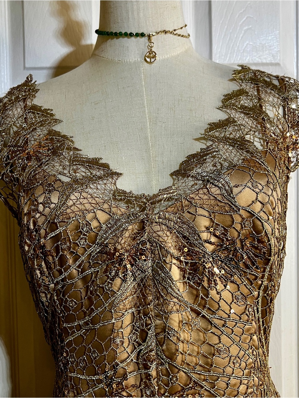 Kay Unger Wms Gold Metallic Satin Sequin Embroidery Lace Overlay Maxi Dress 10 - Picture 4 of 14